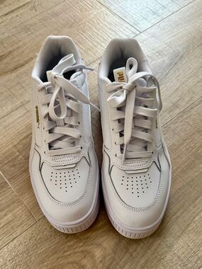 Puma woman’s platform leather White Sneakers size 8